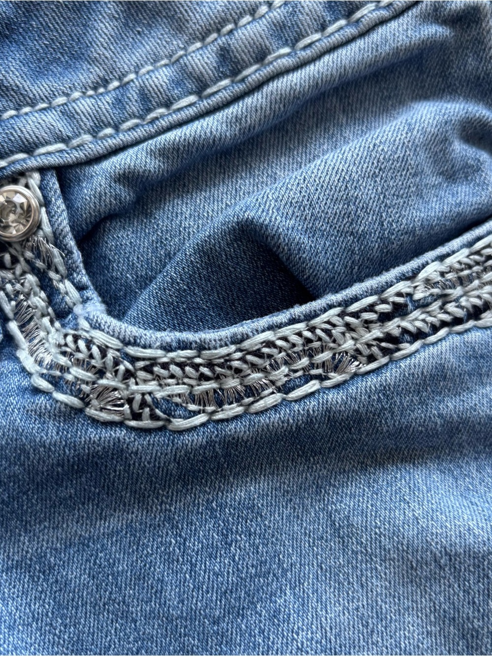 Rock Revival Bambi Cropped Capri Jeans-Embellished-Embroidered-Size 27-Y2K - Picture 7 of 12